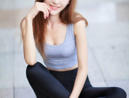 YSL热门蜜桃色的市场背景与发展路径分析