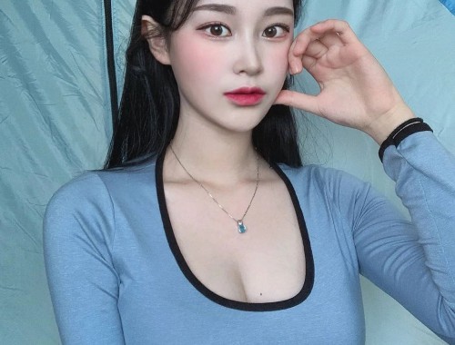 暴躁少女CSGO高清电影：全球电竞产业中的新兴力量
